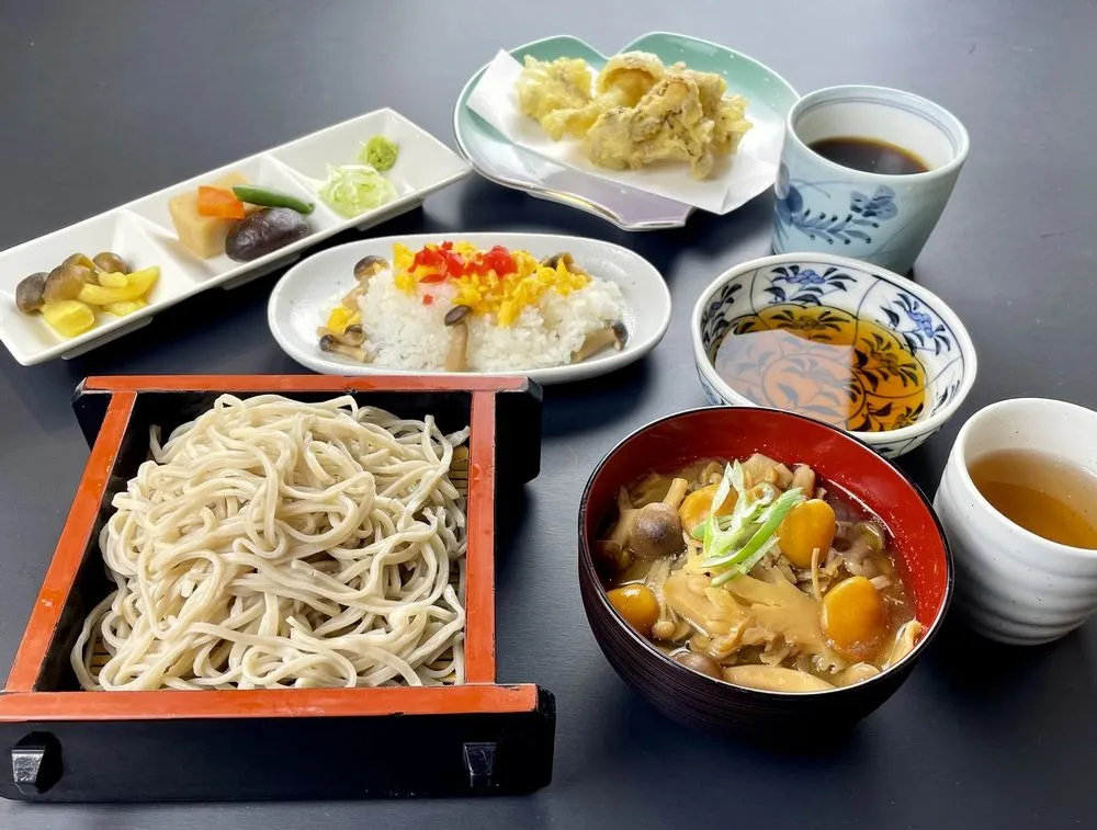 夏季限定メニュー:信州そば御膳 (6月~9月上旬限定)